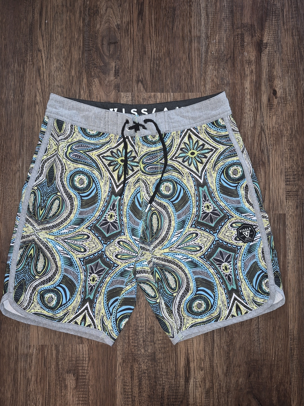 Vissla Mystery Reef Boardshorts Swim Trunks In Bright Sulfur Mens Sz 30